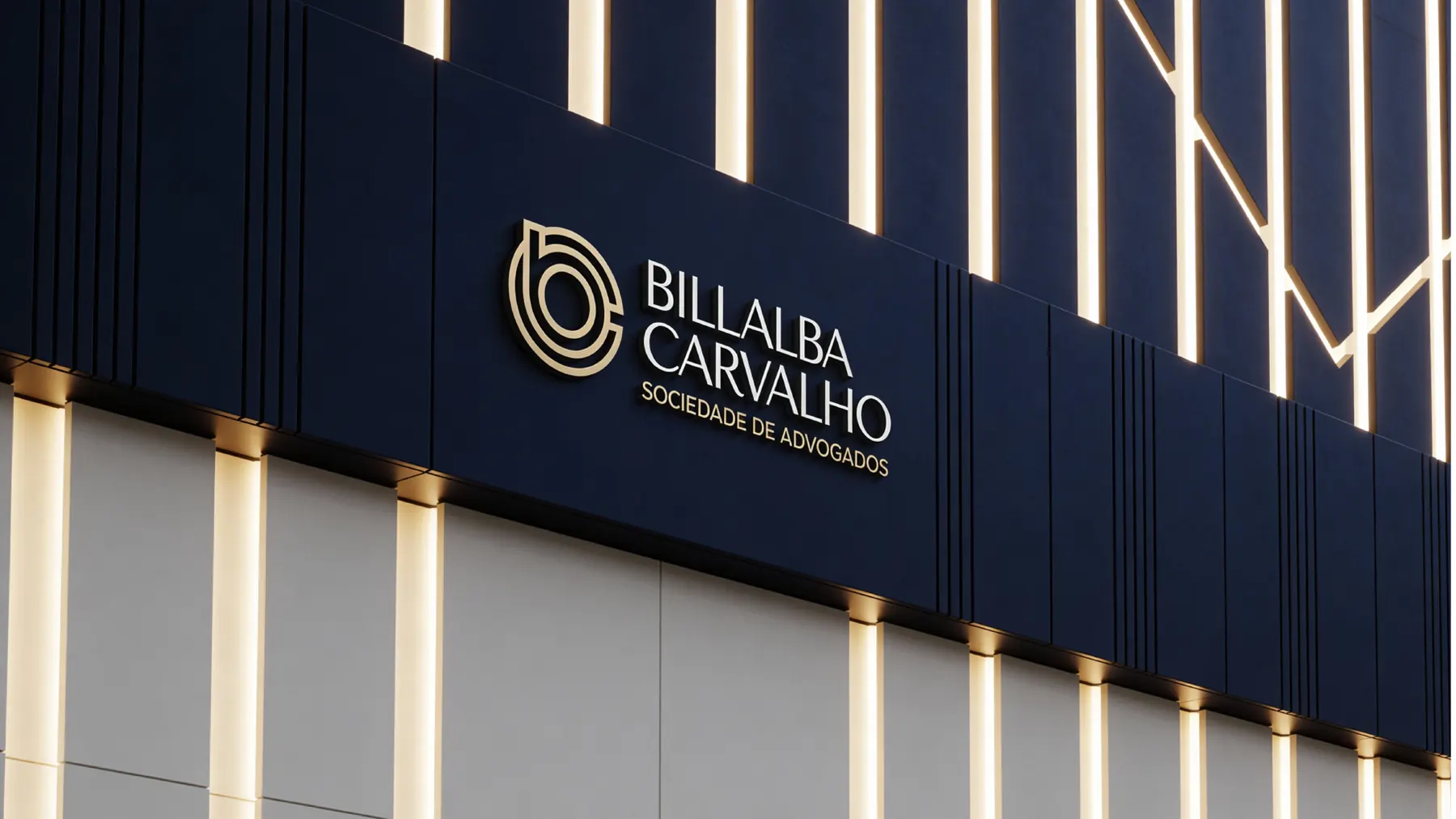 Simulação de fachada com o monograma b/c em letra-caixa sobre navy