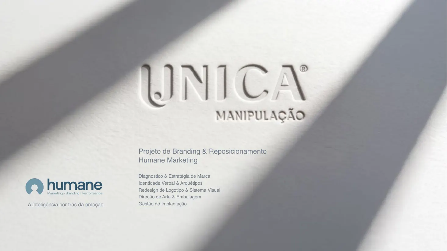 Logotipo da Única em relevo sobre papel